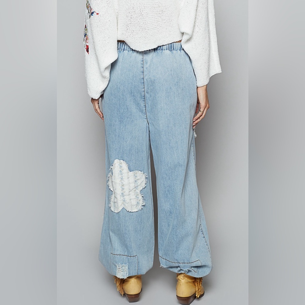 POL Solid Textured Denim Floral Jogger Pants in Size Medium NWOT $88 - Picture 7 of 8